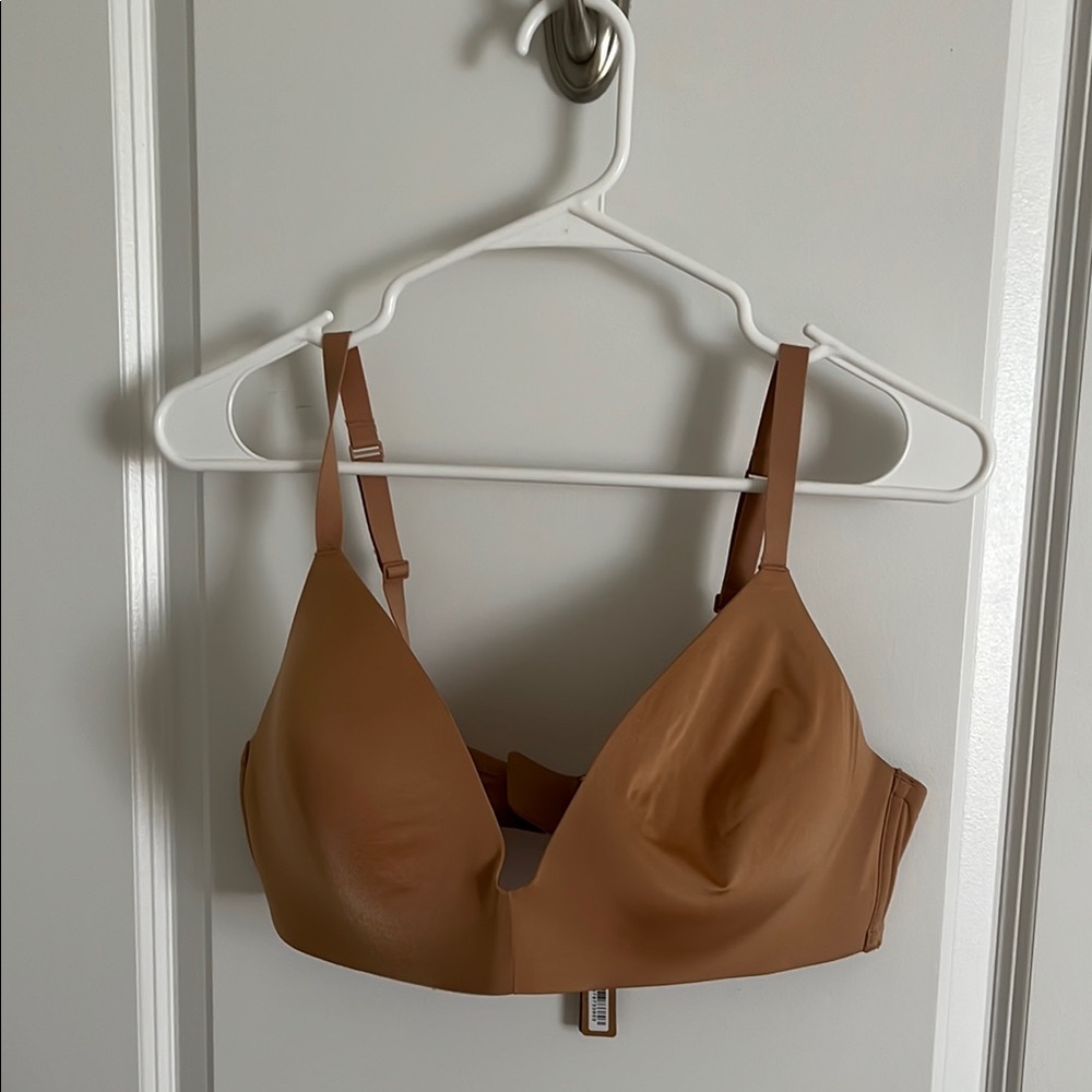 NWT SKIMS Wireless Form T-Shirt Bra